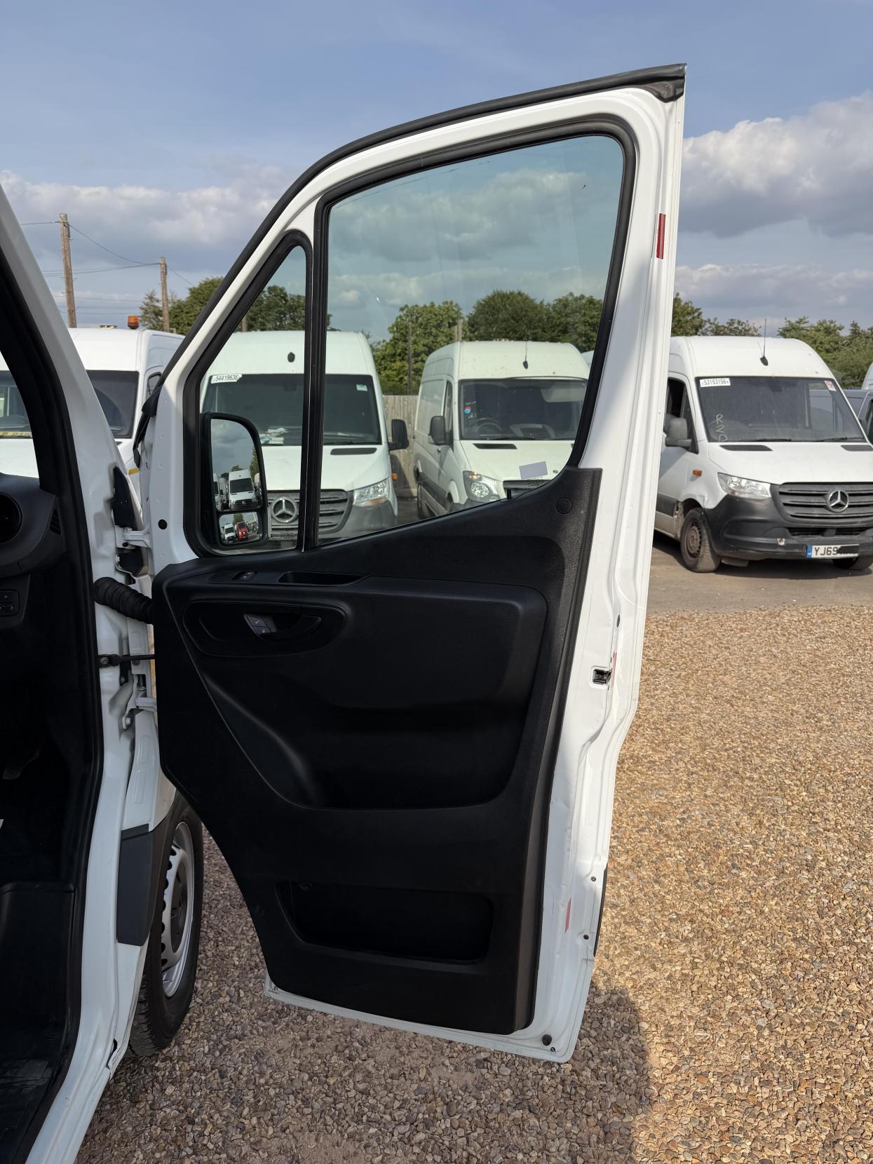 2019 Mercedes-Benz Sprinter 2.1 314 CDI Chassis Cab 2dr Diesel Manual RWD L3 Euro 6 (s/s) (143 ps) - Thumbnail 16