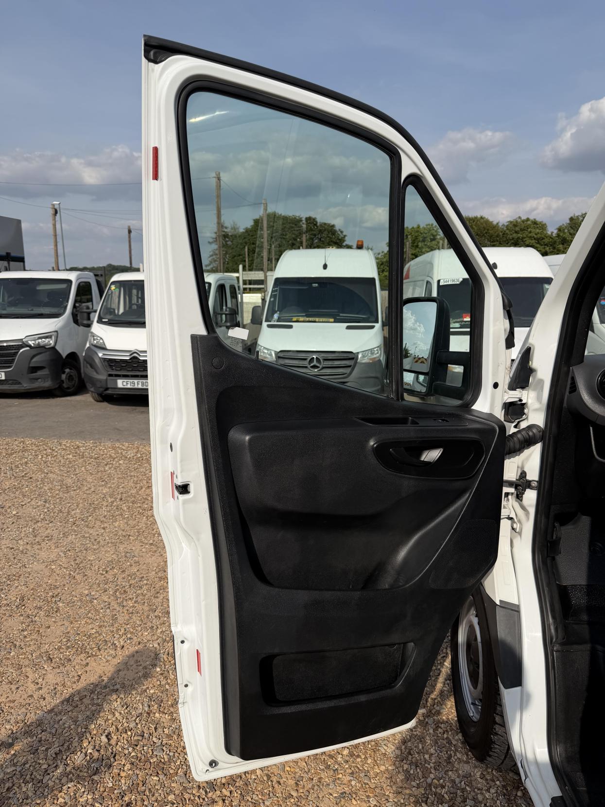 2019 Mercedes-Benz Sprinter 2.1 314 CDI Chassis Cab 2dr Diesel Manual RWD L3 Euro 6 (s/s) (143 ps) - Thumbnail 21