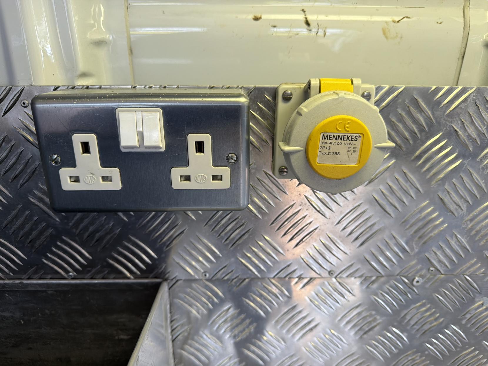 Mercedes-Benz Sprinter 2.1 316 CDi Panel Van 4dr Diesel Manual 4WD L2 (246 g/km, 163 bhp)