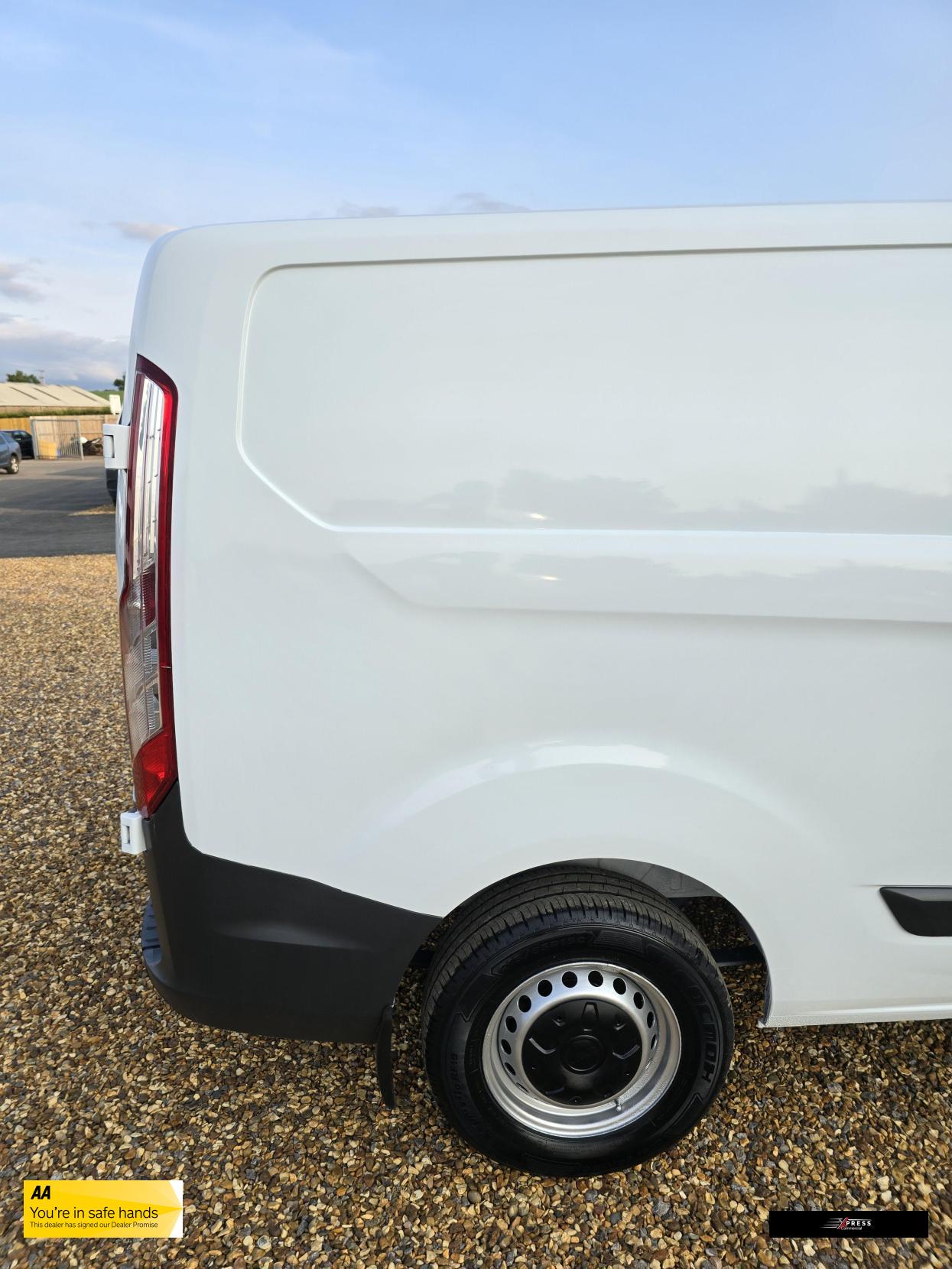 Ford Transit Custom Transit Custom 2.2 TDCi 290 Panel Van 5dr Diesel Manual L1 H1 (186 g/km, 98 bhp)