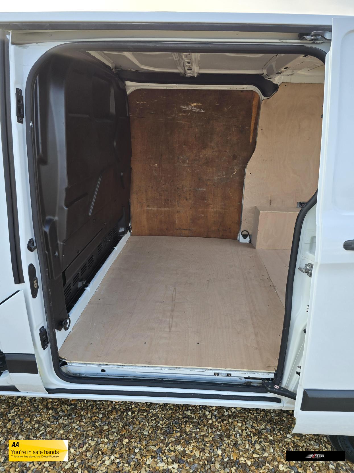 Ford Transit Custom Transit Custom 2.2 TDCi 290 Panel Van 5dr Diesel Manual L1 H1 (186 g/km, 98 bhp)