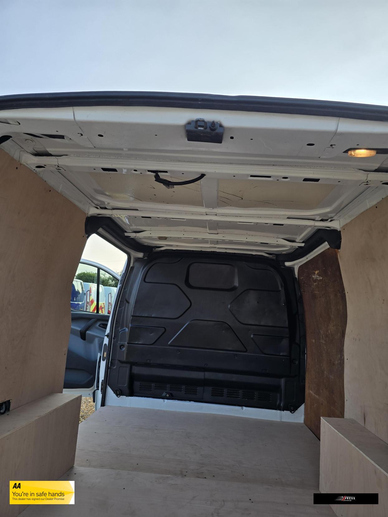 Ford Transit Custom Transit Custom 2.2 TDCi 290 Panel Van 5dr Diesel Manual L1 H1 (186 g/km, 98 bhp)