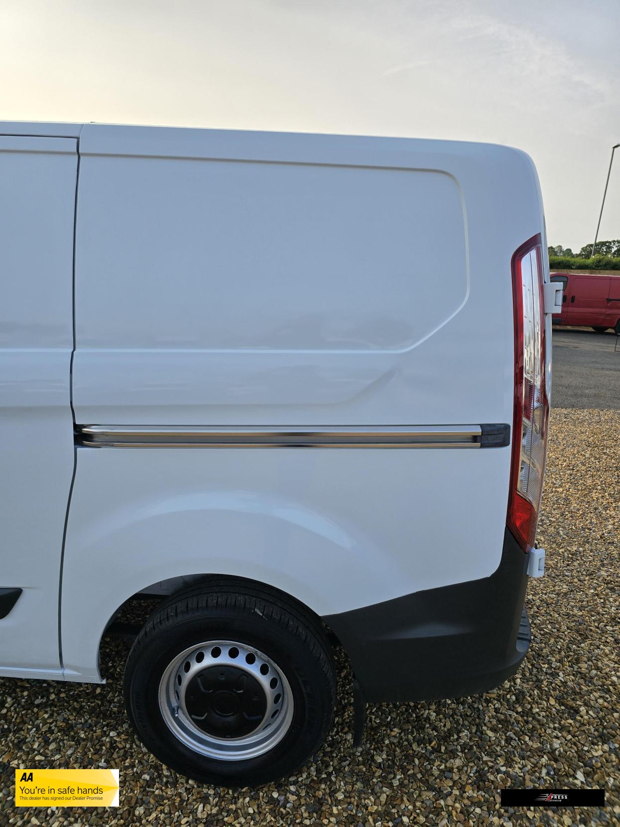 Ford Transit Custom Transit Custom 2.2 TDCi 290 Panel Van 5dr Diesel Manual L1 H1 (186 g/km, 98 bhp)