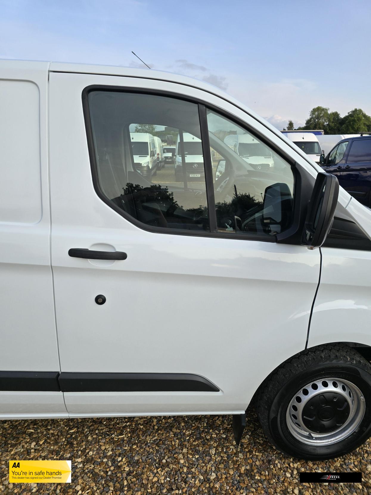 Ford Transit Custom Transit Custom 2.2 TDCi 290 Panel Van 5dr Diesel Manual L1 H1 (186 g/km, 98 bhp)