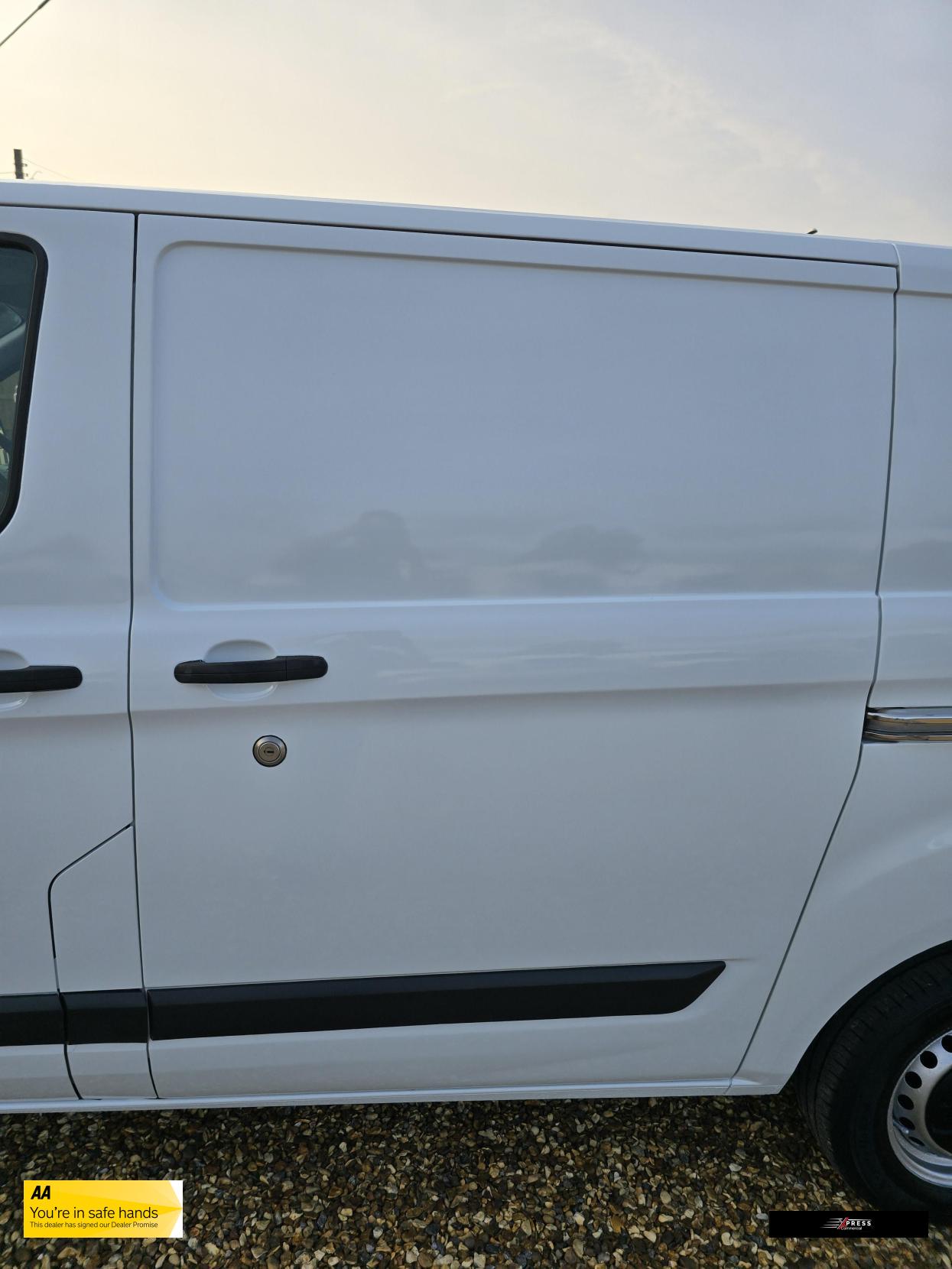 Ford Transit Custom Transit Custom 2.2 TDCi 290 Panel Van 5dr Diesel Manual L1 H1 (186 g/km, 98 bhp)