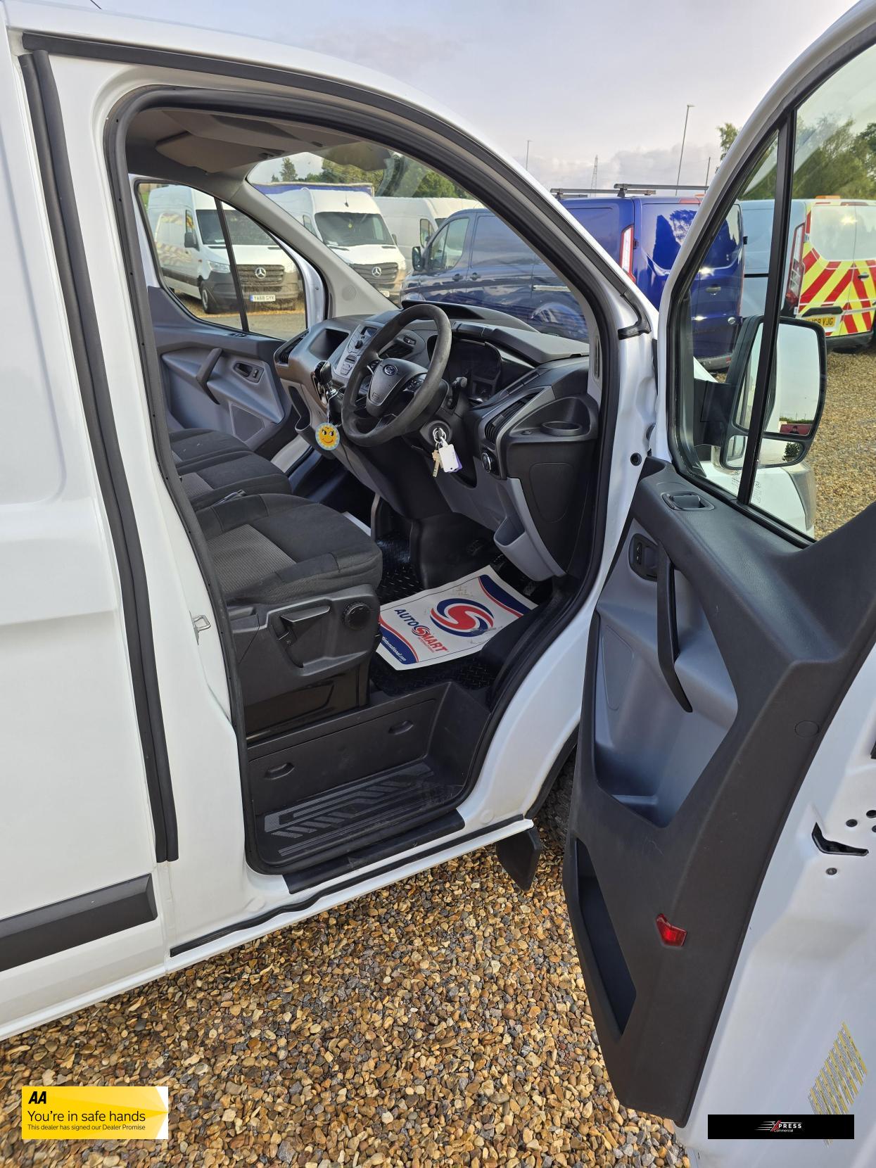Ford Transit Custom Transit Custom 2.2 TDCi 290 Panel Van 5dr Diesel Manual L1 H1 (186 g/km, 98 bhp)