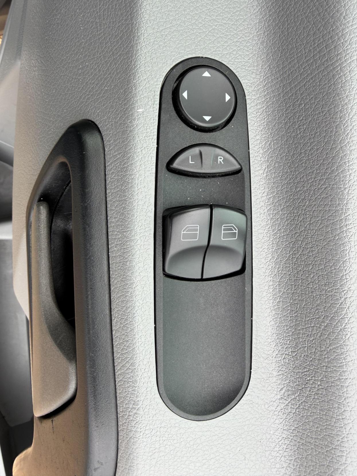 Mercedes-Benz Sprinter 2.1 313 CDi Panel Van 4dr Diesel Manual RWD L2 (129 bhp)