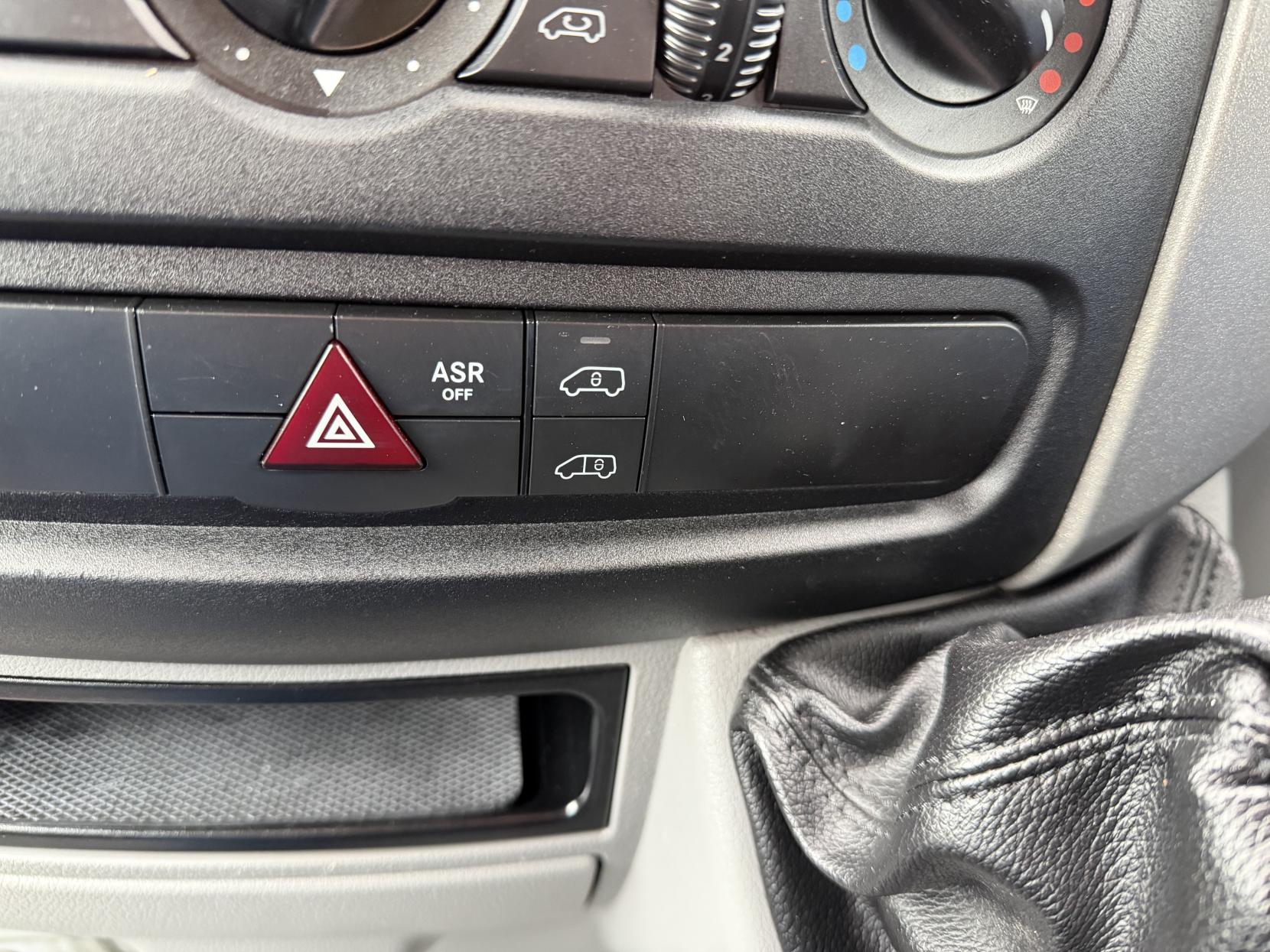 Mercedes-Benz Sprinter 2.1 313 CDi Panel Van 4dr Diesel Manual RWD L2 (129 bhp)