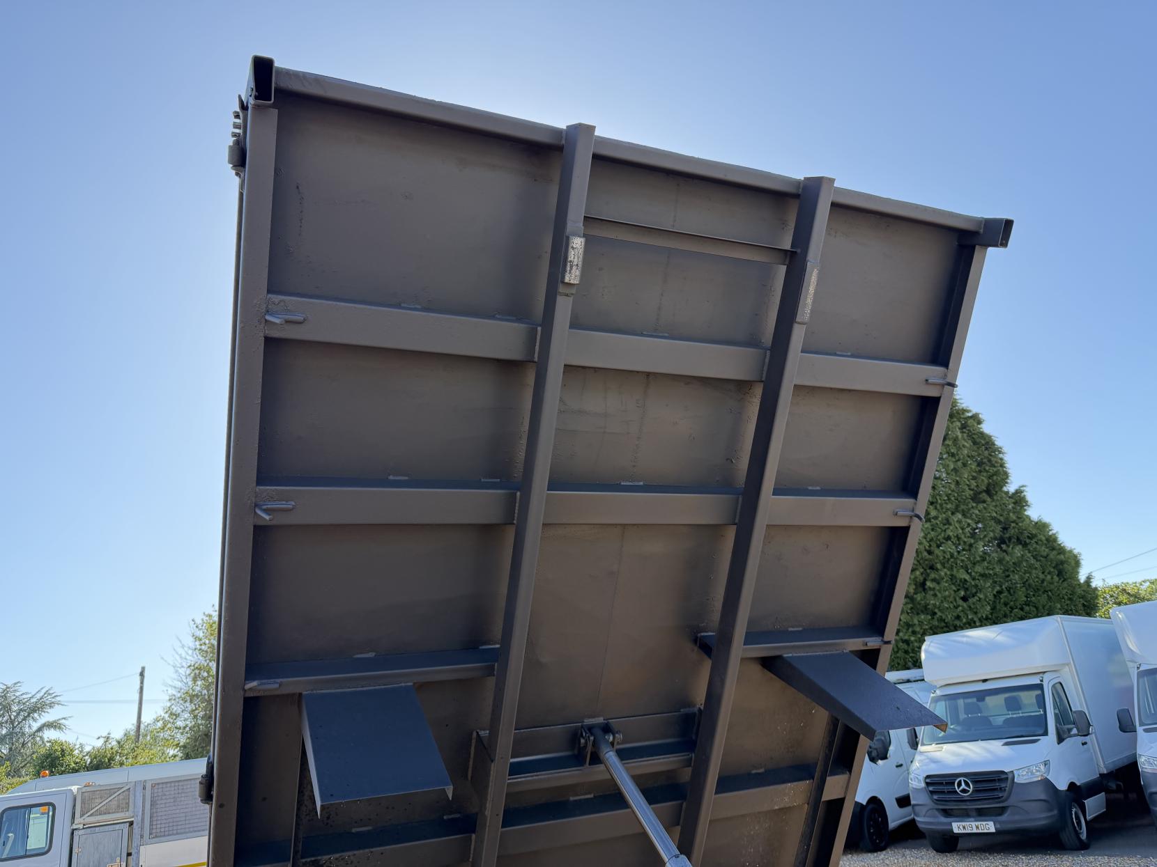 2022 Isuzu Grafter - Thumbnail 40