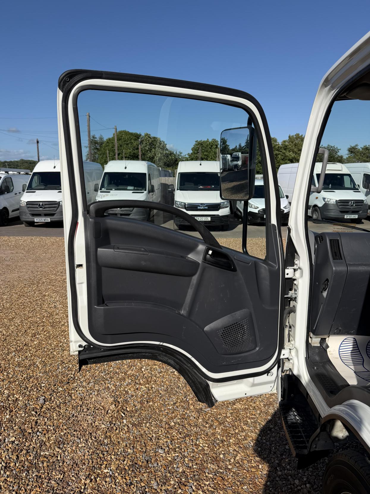 2022 Isuzu Grafter - Thumbnail 24