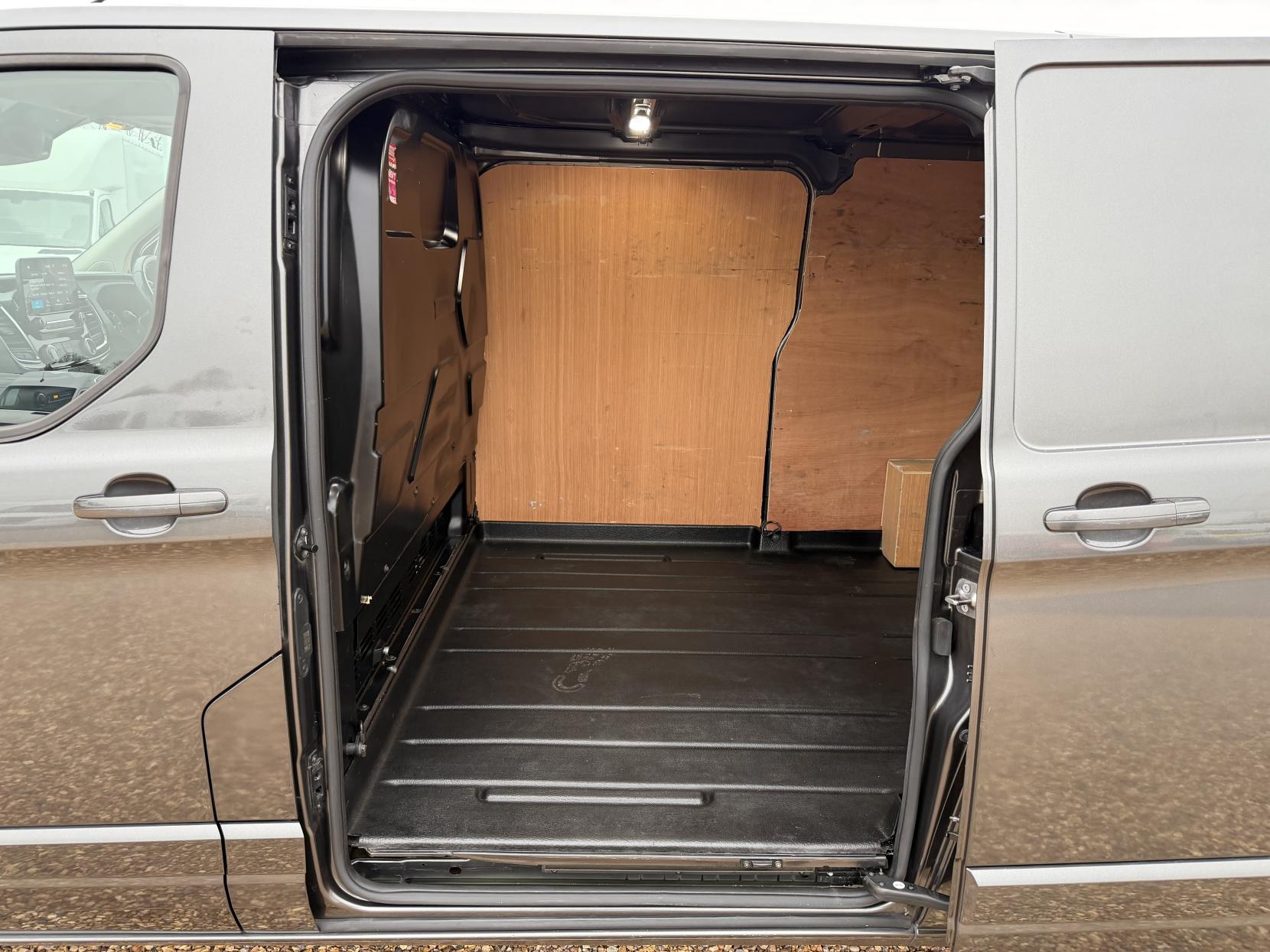 Ford Transit Custom 2.0 300 EcoBlue Limited Panel Van 5dr Diesel Manual L2 H1 Euro 6 (s/s) (130 ps)