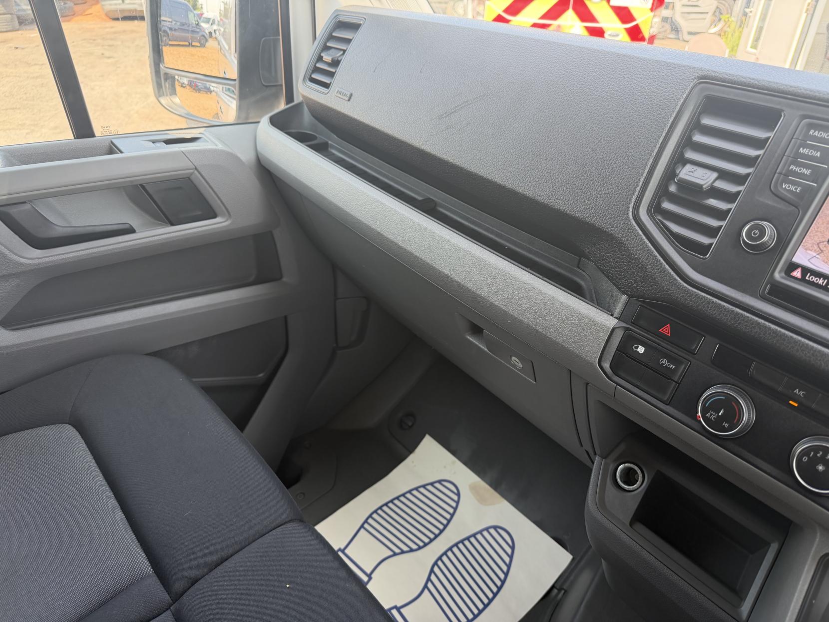 2020 Volkswagen Crafter 2.0 TDI CR35 Trendline Panel Van 5dr Diesel Automatic FWD LWB High Roof Euro 6 (s/s) (140 ps) - Thumbnail 49