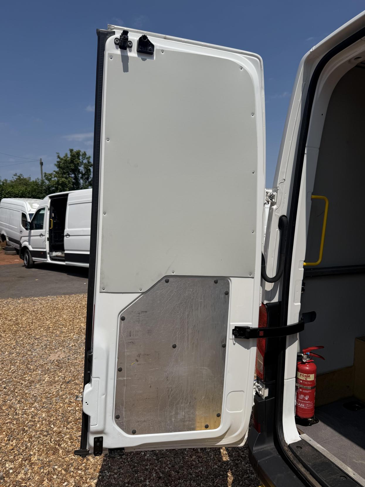 2020 Volkswagen Crafter 2.0 TDI CR35 Trendline Panel Van 5dr Diesel Automatic FWD LWB High Roof Euro 6 (s/s) (140 ps) - Thumbnail 25