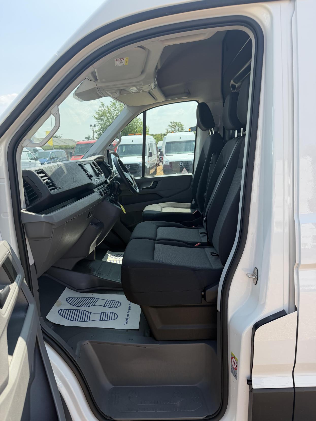 2020 Volkswagen Crafter 2.0 TDI CR35 Trendline Panel Van 5dr Diesel Automatic FWD LWB High Roof Euro 6 (s/s) (140 ps) - Thumbnail 16