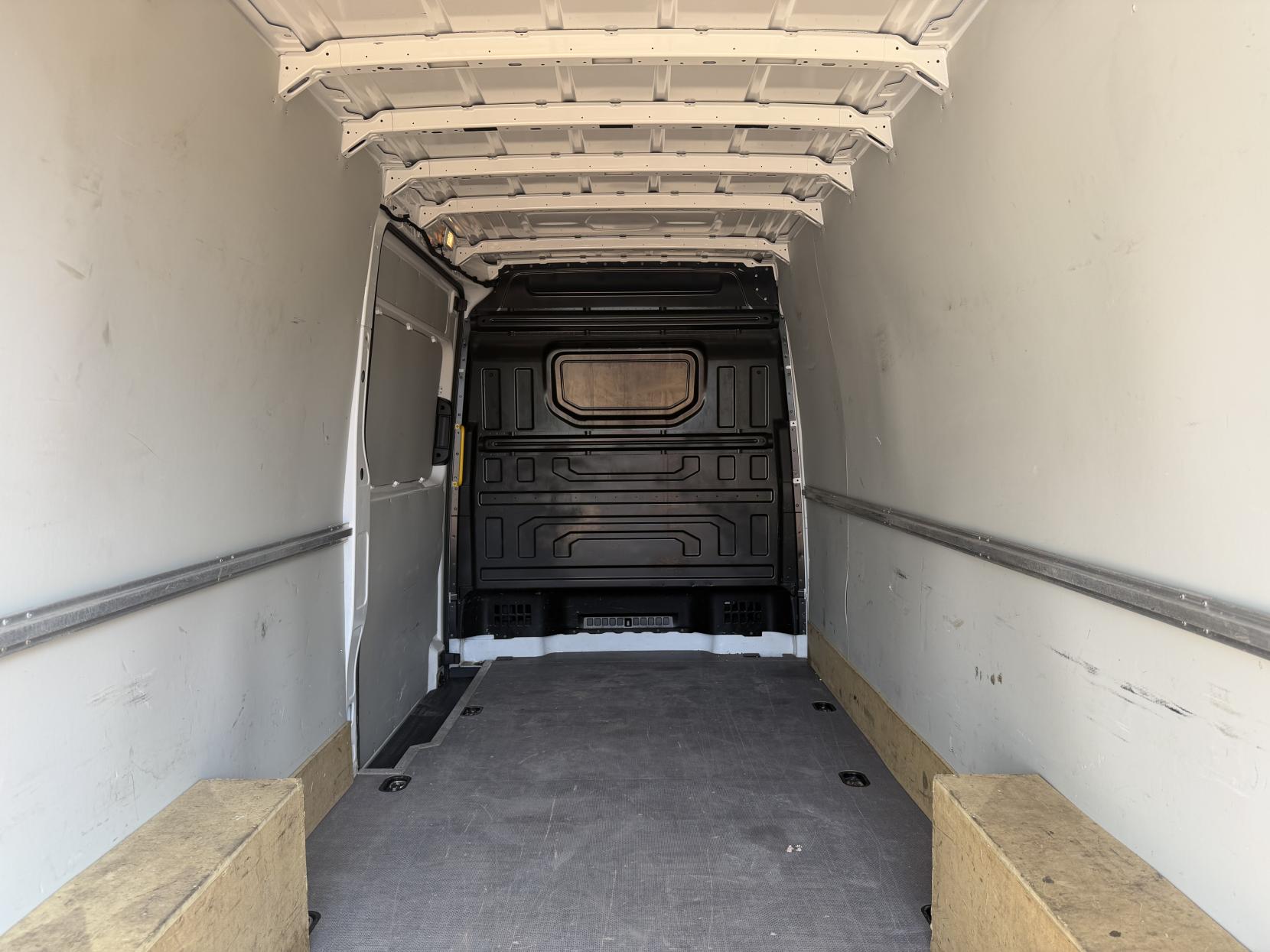 2020 Volkswagen Crafter 2.0 TDI CR35 Trendline Panel Van 5dr Diesel Automatic FWD LWB High Roof Euro 6 (s/s) (140 ps) - Thumbnail 29