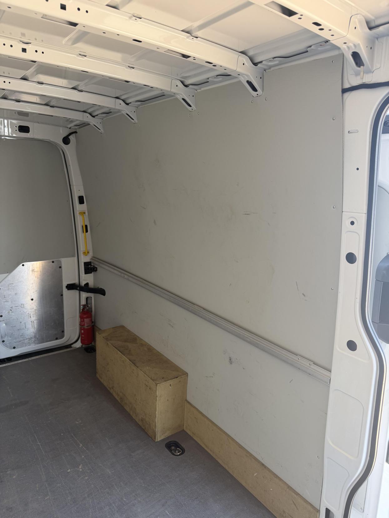 2020 Volkswagen Crafter 2.0 TDI CR35 Trendline Panel Van 5dr Diesel Automatic FWD LWB High Roof Euro 6 (s/s) (140 ps) - Thumbnail 22