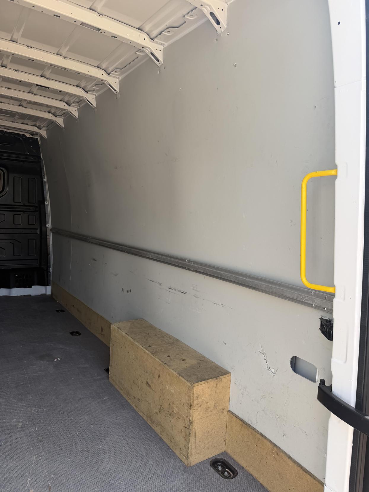 2020 Volkswagen Crafter 2.0 TDI CR35 Trendline Panel Van 5dr Diesel Automatic FWD LWB High Roof Euro 6 (s/s) (140 ps) - Thumbnail 28