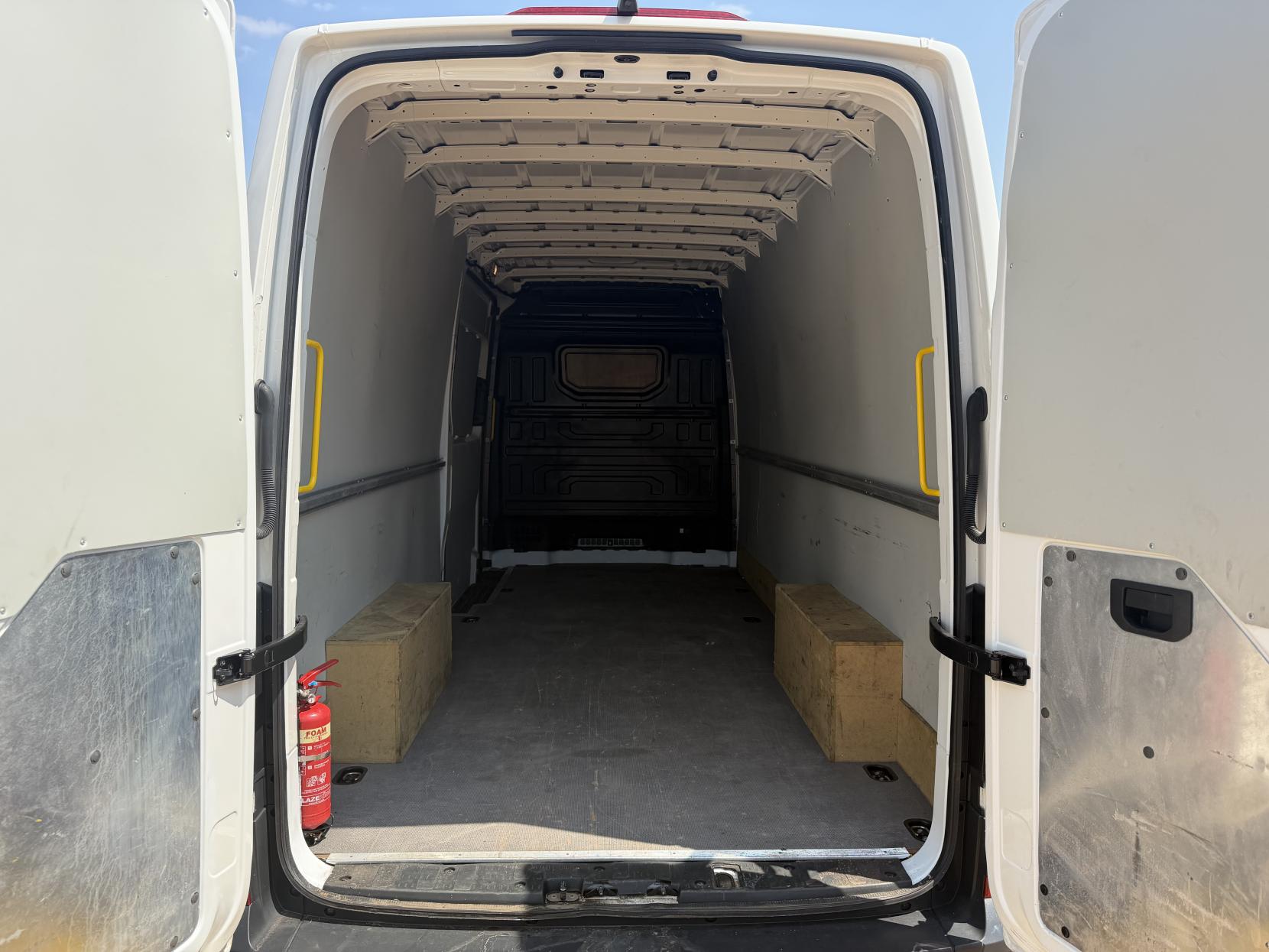 2020 Volkswagen Crafter 2.0 TDI CR35 Trendline Panel Van 5dr Diesel Automatic FWD LWB High Roof Euro 6 (s/s) (140 ps) - Thumbnail 3