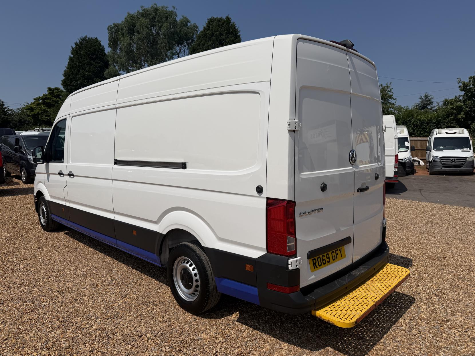 2020 Volkswagen Crafter 2.0 TDI CR35 Trendline Panel Van 5dr Diesel Automatic FWD LWB High Roof Euro 6 (s/s) (140 ps) - Thumbnail 9