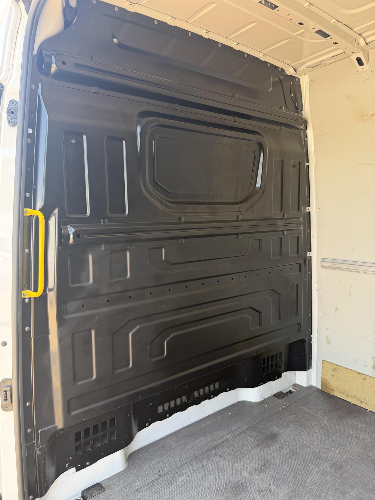 2020 Volkswagen Crafter 2.0 TDI CR35 Trendline Panel Van 5dr Diesel Automatic FWD LWB High Roof Euro 6 (s/s) (140 ps) - Thumbnail 19