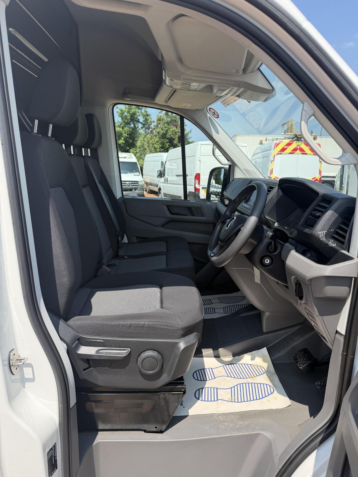 2020 Volkswagen Crafter 2.0 TDI CR35 Trendline Panel Van 5dr Diesel Automatic FWD LWB High Roof Euro 6 (s/s) (140 ps) - Thumbnail 14