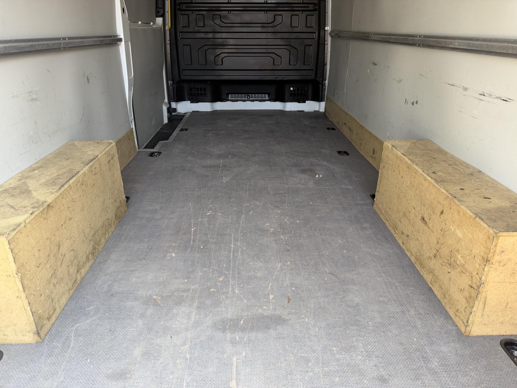 2020 Volkswagen Crafter 2.0 TDI CR35 Trendline Panel Van 5dr Diesel Automatic FWD LWB High Roof Euro 6 (s/s) (140 ps) - Thumbnail 32