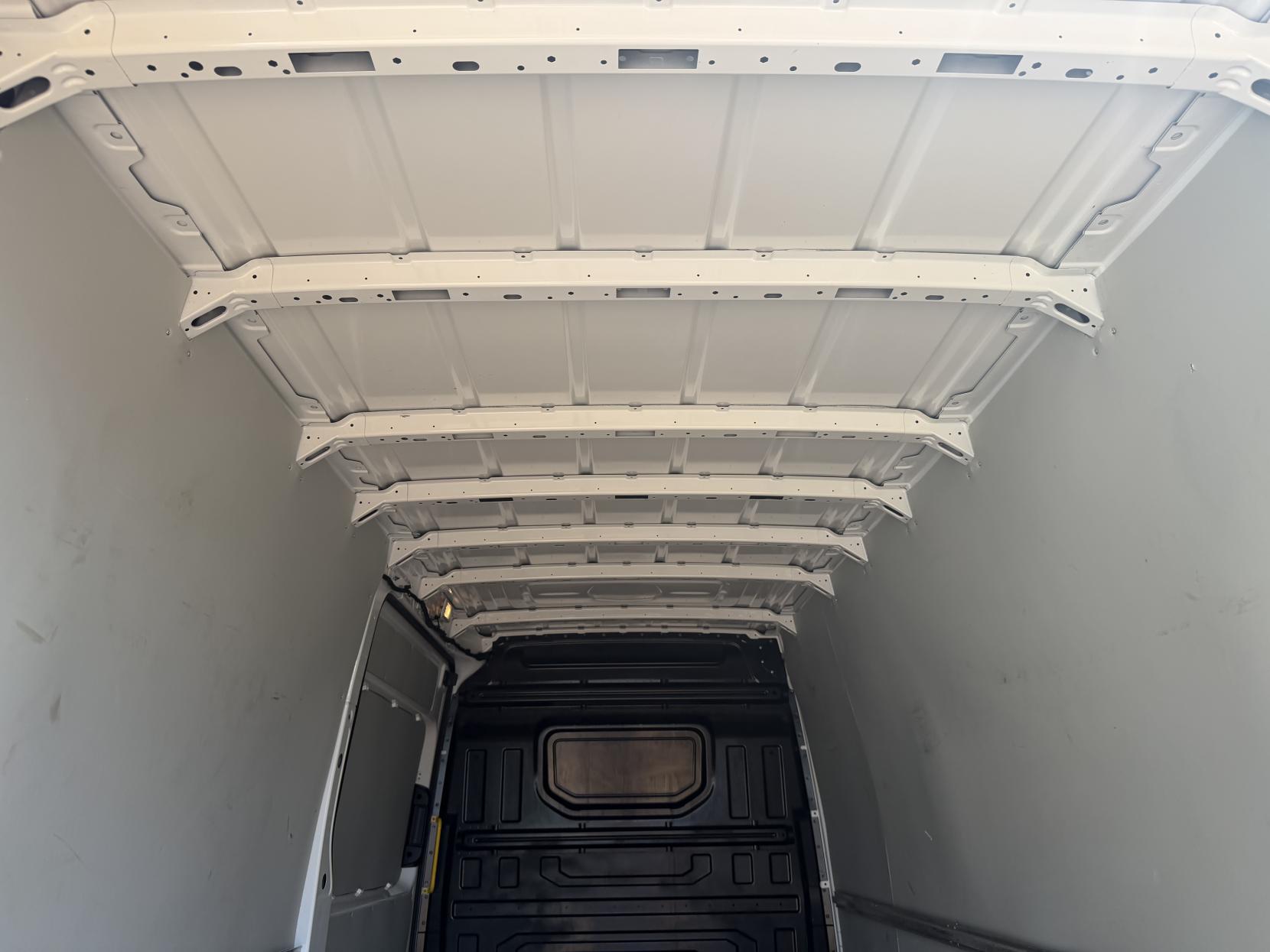 2020 Volkswagen Crafter 2.0 TDI CR35 Trendline Panel Van 5dr Diesel Automatic FWD LWB High Roof Euro 6 (s/s) (140 ps) - Thumbnail 31