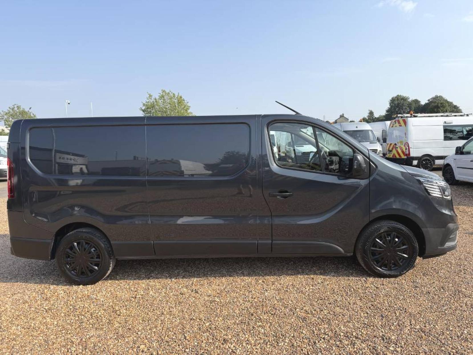 2022 Renault Trafic 2.0 dCi Blue LL30 Business+ Panel Van 5dr Diesel Manual L2 H1 Euro 6 (s/s) (130 ps) - Thumbnail 12