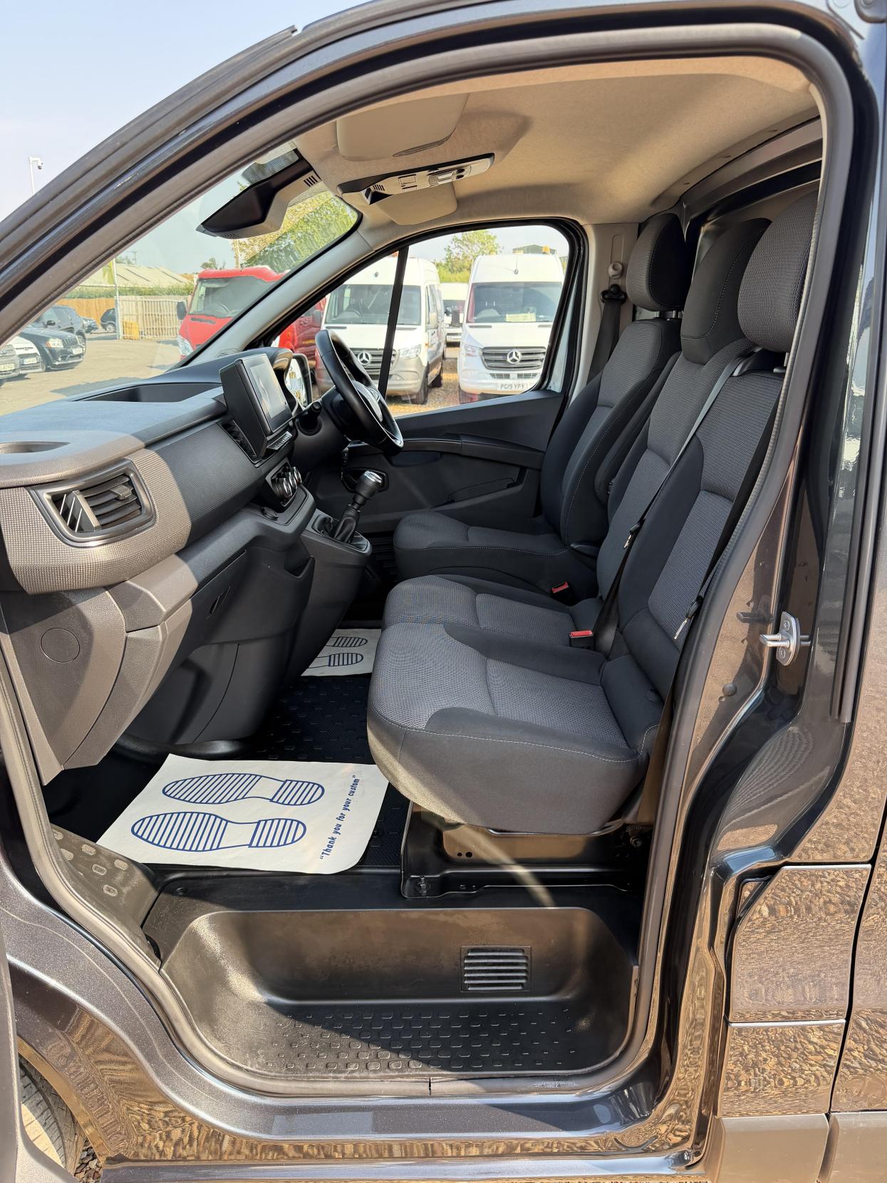 2022 Renault Trafic 2.0 dCi Blue LL30 Business+ Panel Van 5dr Diesel Manual L2 H1 Euro 6 (s/s) (130 ps) - Thumbnail 18