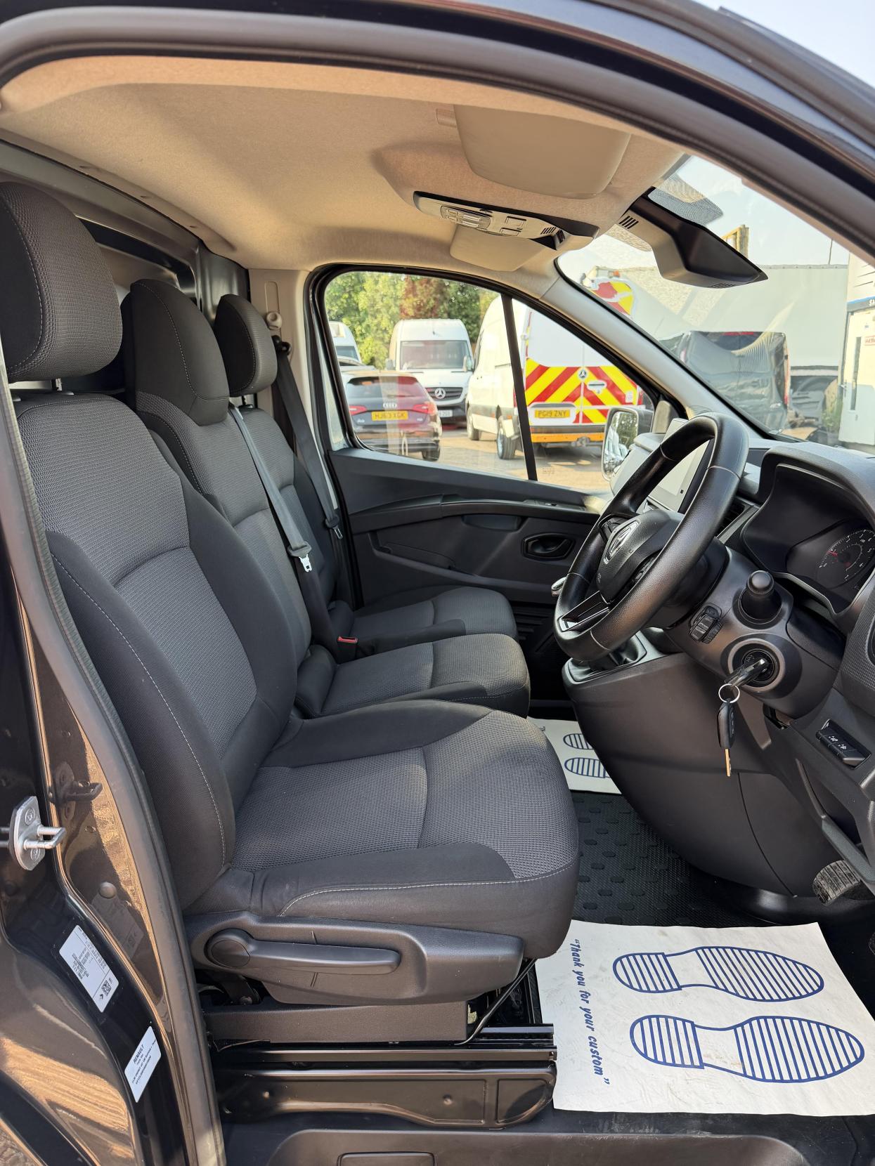 2022 Renault Trafic 2.0 dCi Blue LL30 Business+ Panel Van 5dr Diesel Manual L2 H1 Euro 6 (s/s) (130 ps) - Thumbnail 15