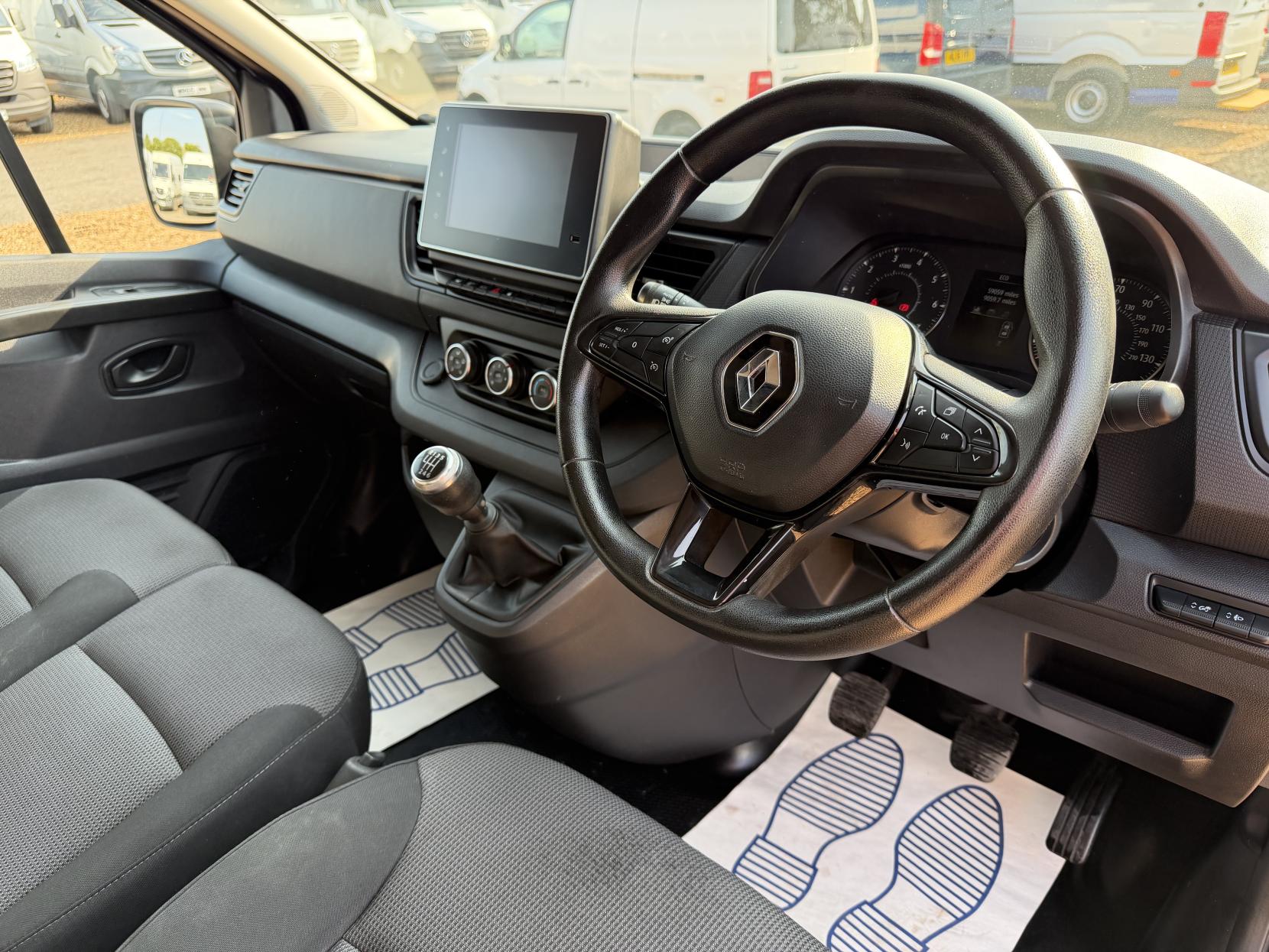 2022 Renault Trafic 2.0 dCi Blue LL30 Business+ Panel Van 5dr Diesel Manual L2 H1 Euro 6 (s/s) (130 ps) - Thumbnail 2