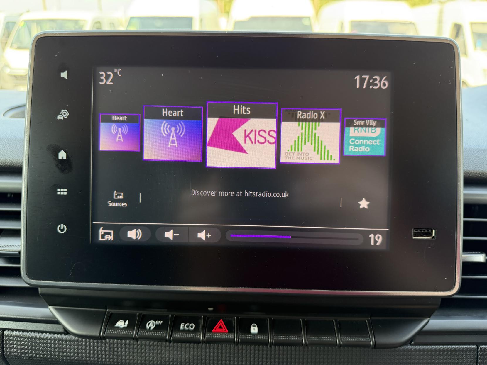 2022 Renault Trafic 2.0 dCi Blue LL30 Business+ Panel Van 5dr Diesel Manual L2 H1 Euro 6 (s/s) (130 ps) - Thumbnail 41