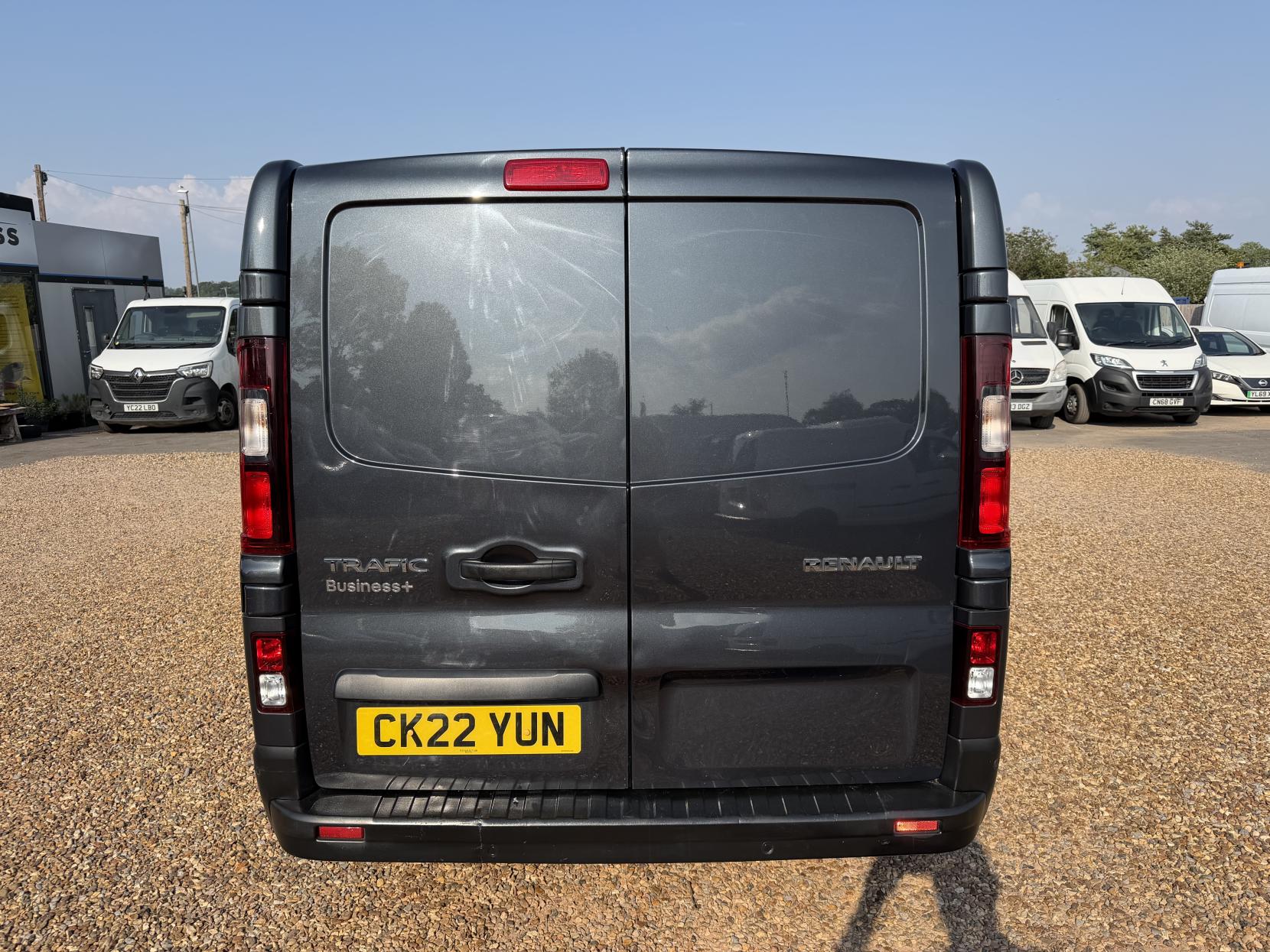 2022 Renault Trafic 2.0 dCi Blue LL30 Business+ Panel Van 5dr Diesel Manual L2 H1 Euro 6 (s/s) (130 ps) - Thumbnail 10