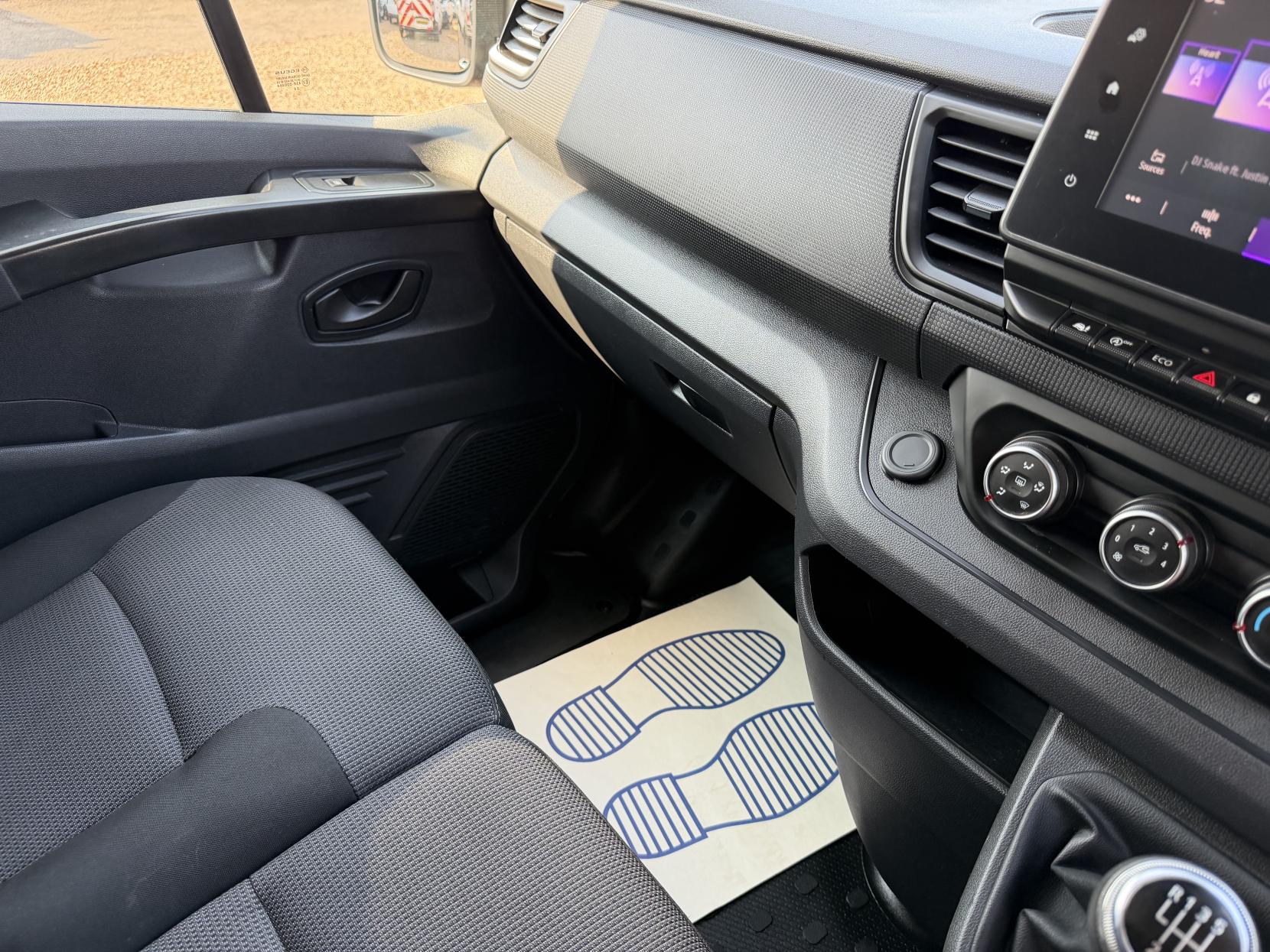 2022 Renault Trafic 2.0 dCi Blue LL30 Business+ Panel Van 5dr Diesel Manual L2 H1 Euro 6 (s/s) (130 ps) - Thumbnail 46