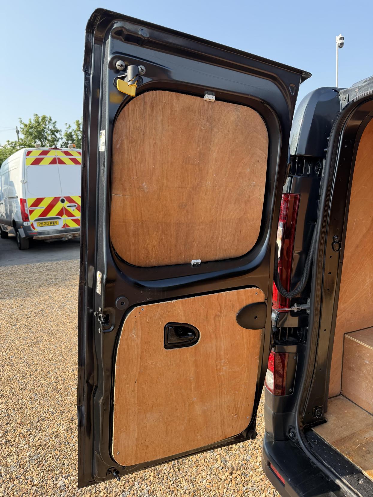 2022 Renault Trafic 2.0 dCi Blue LL30 Business+ Panel Van 5dr Diesel Manual L2 H1 Euro 6 (s/s) (130 ps) - Thumbnail 28