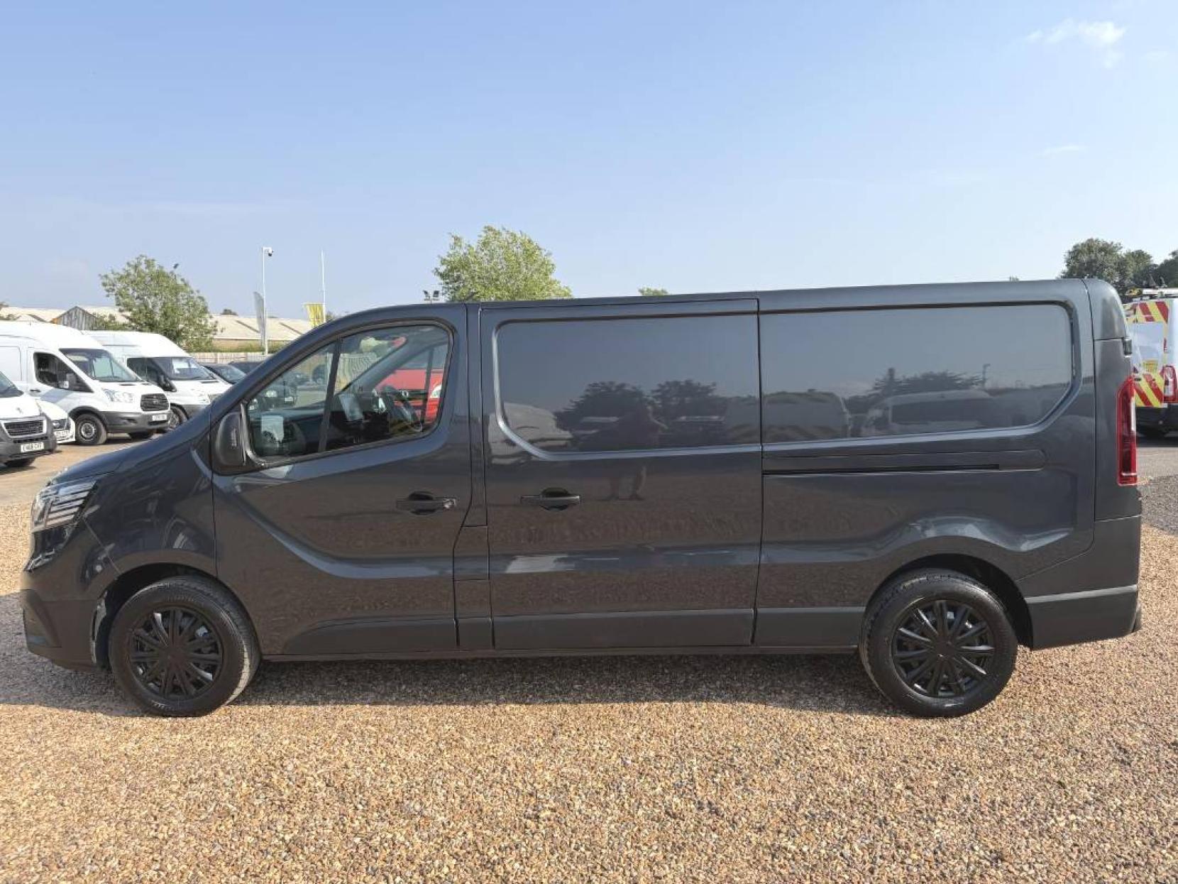 2022 Renault Trafic 2.0 dCi Blue LL30 Business+ Panel Van 5dr Diesel Manual L2 H1 Euro 6 (s/s) (130 ps) - Thumbnail 8