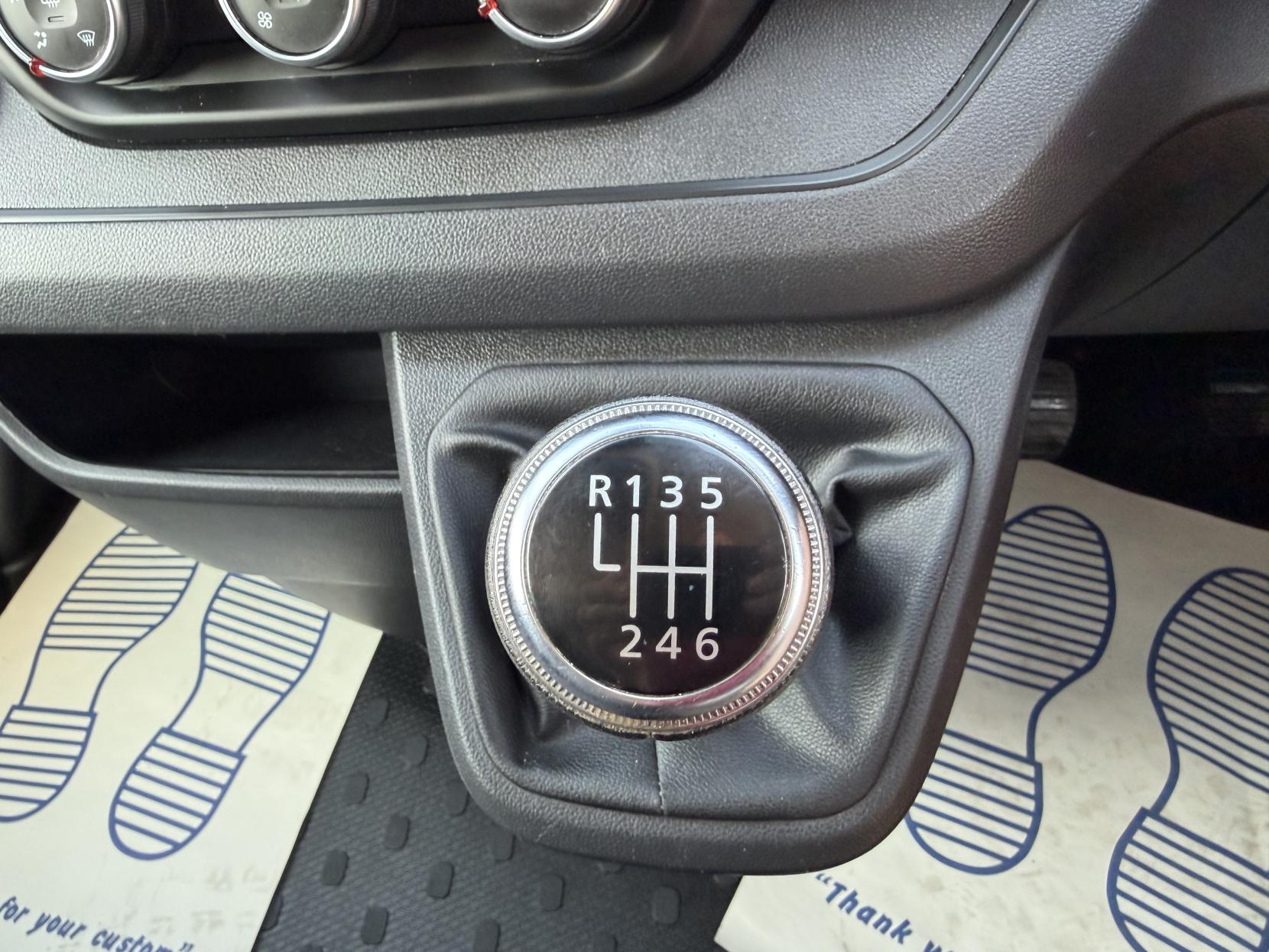 2022 Renault Trafic 2.0 dCi Blue LL30 Business+ Panel Van 5dr Diesel Manual L2 H1 Euro 6 (s/s) (130 ps) - Thumbnail 43