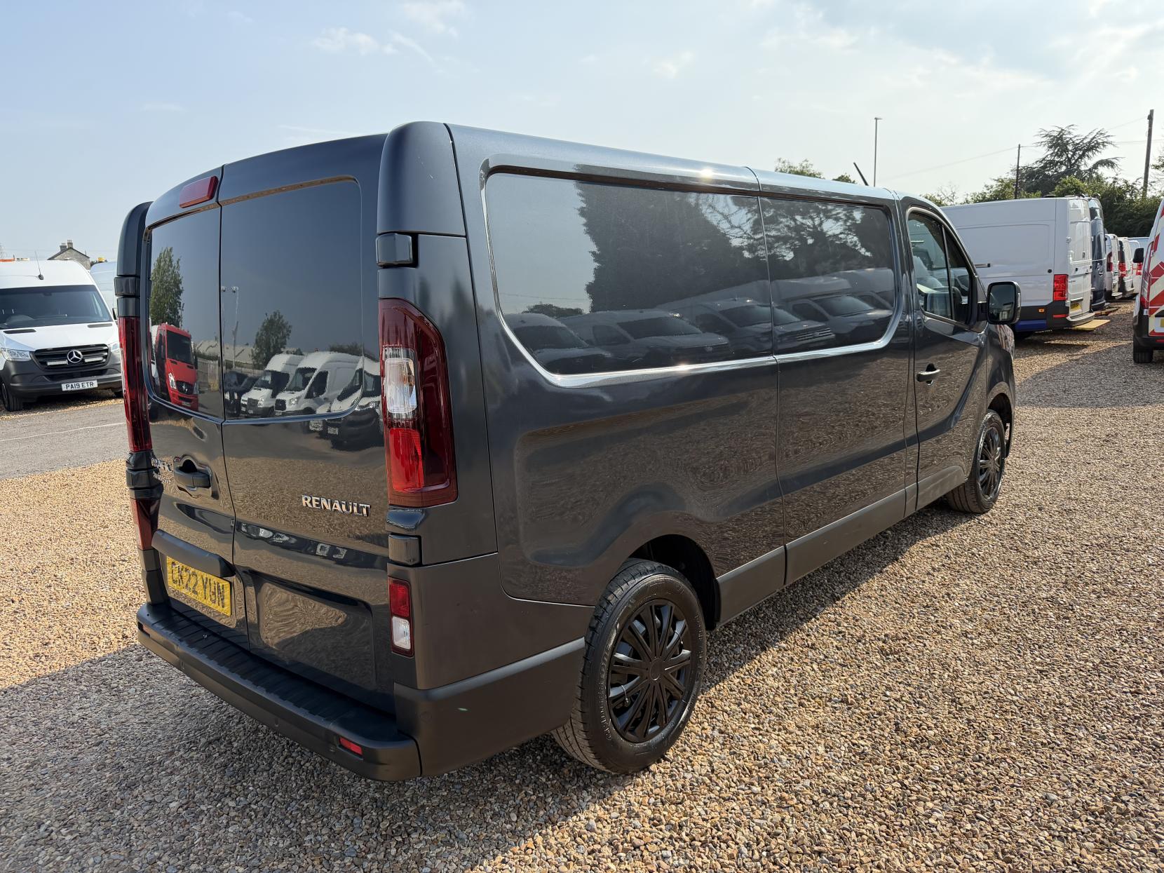 2022 Renault Trafic 2.0 dCi Blue LL30 Business+ Panel Van 5dr Diesel Manual L2 H1 Euro 6 (s/s) (130 ps) - Thumbnail 11