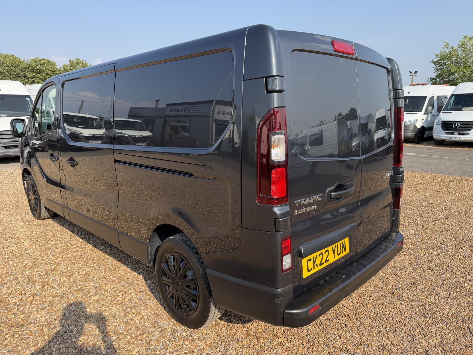 2022 Renault Trafic 2.0 dCi Blue LL30 Business+ Panel Van 5dr Diesel Manual L2 H1 Euro 6 (s/s) (130 ps) - Thumbnail 9