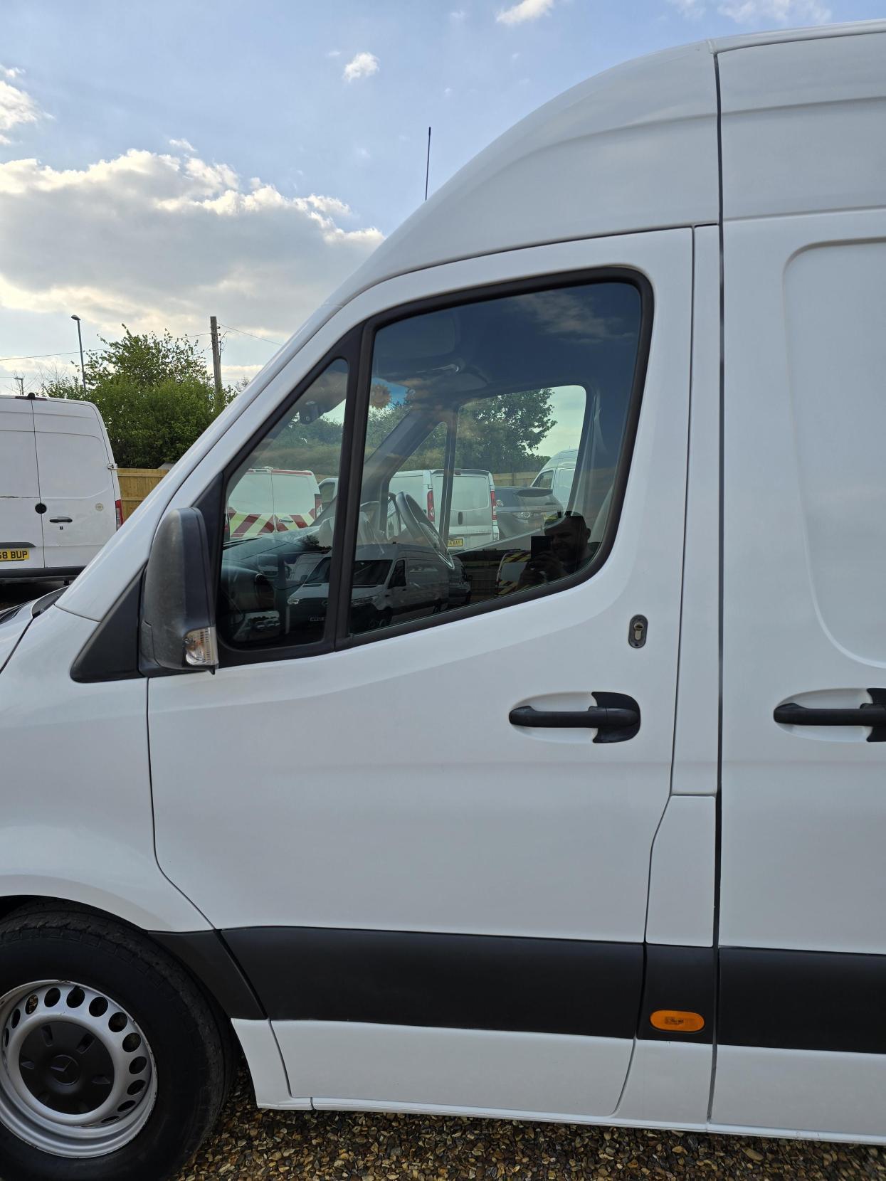 Mercedes-Benz Sprinter 2.1 316 CDI Panel Van 5dr Diesel Manual RWD L2 H2 Euro 6 (163 ps)