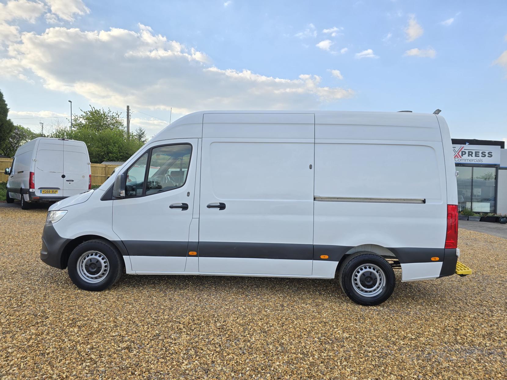 Mercedes-Benz Sprinter 2.1 316 CDI Panel Van 5dr Diesel Manual RWD L2 H2 Euro 6 (163 ps)