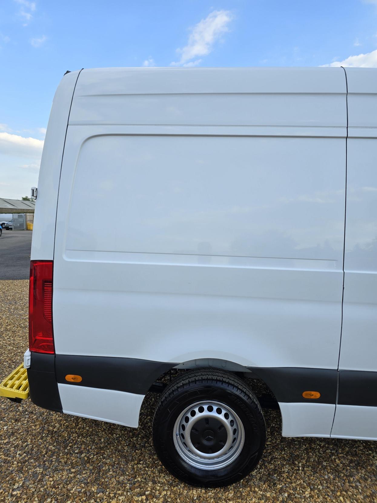 Mercedes-Benz Sprinter 2.1 316 CDI Panel Van 5dr Diesel Manual RWD L2 H2 Euro 6 (163 ps)