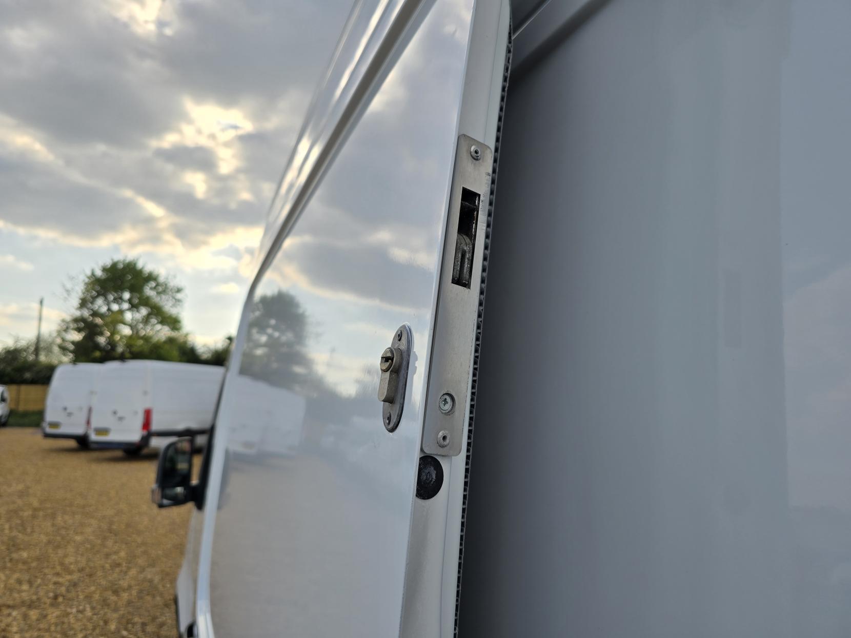 Mercedes-Benz Sprinter 2.1 316 CDI Panel Van 5dr Diesel Manual RWD L2 H2 Euro 6 (163 ps)