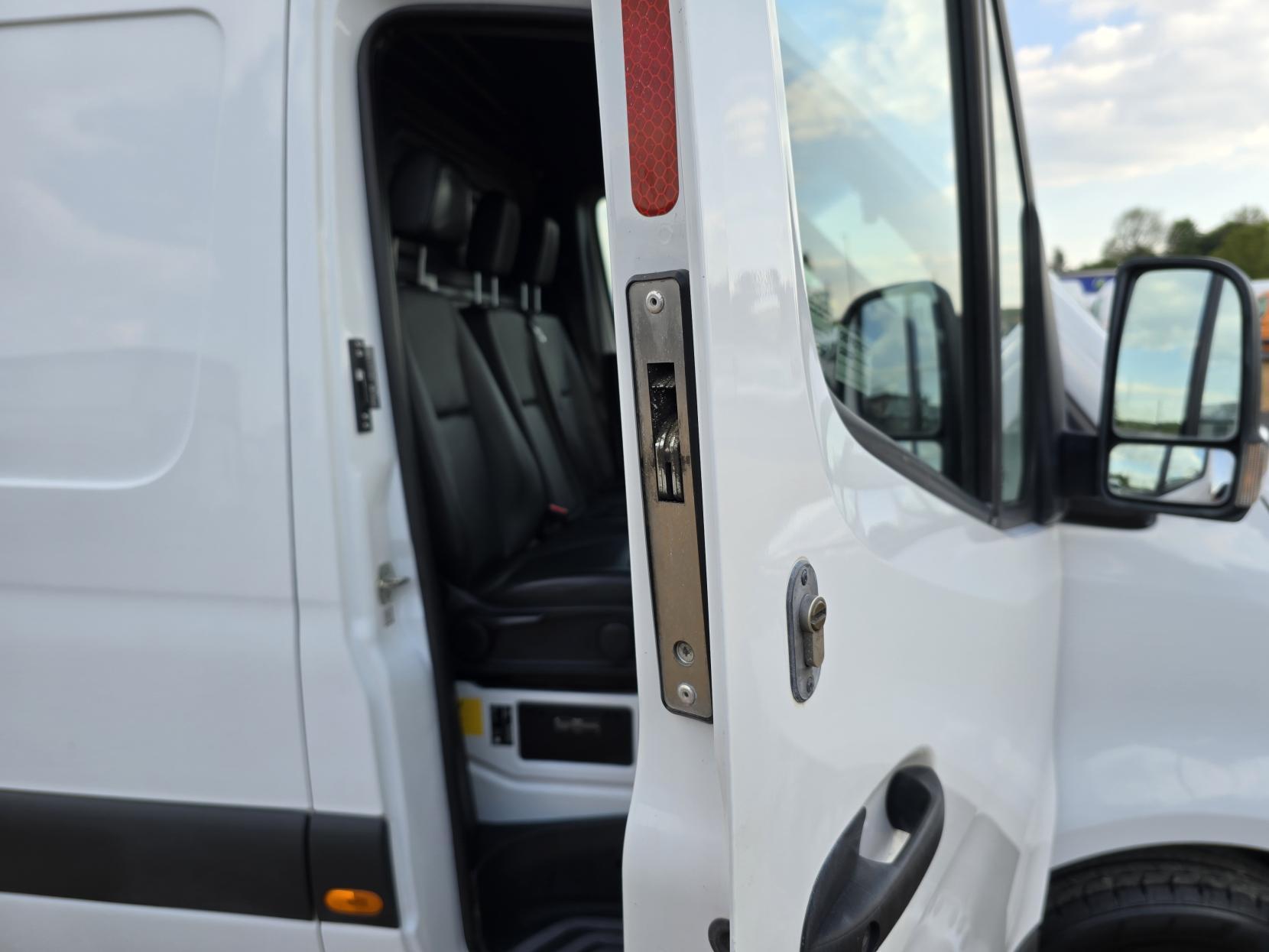Mercedes-Benz Sprinter 2.1 316 CDI Panel Van 5dr Diesel Manual RWD L2 H2 Euro 6 (163 ps)