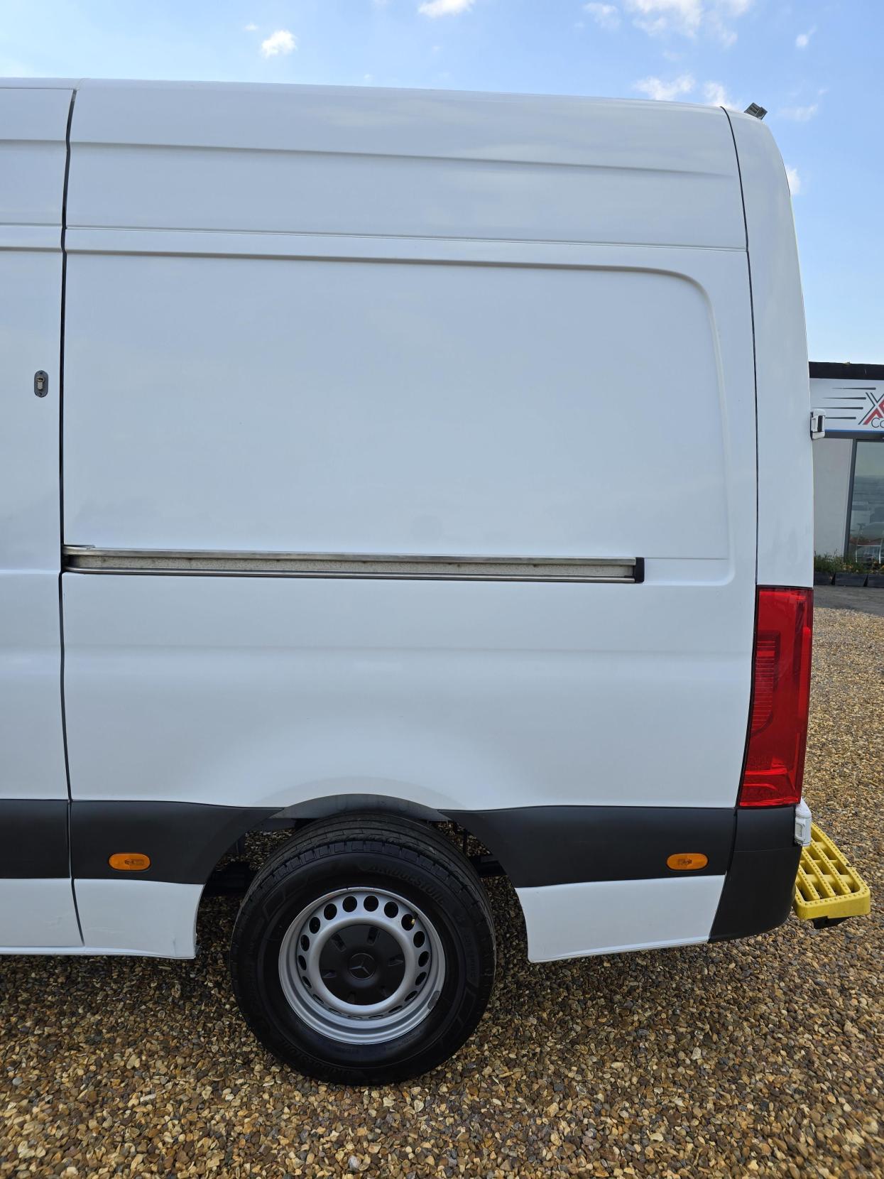 Mercedes-Benz Sprinter 2.1 316 CDI Panel Van 5dr Diesel Manual RWD L2 H2 Euro 6 (163 ps)