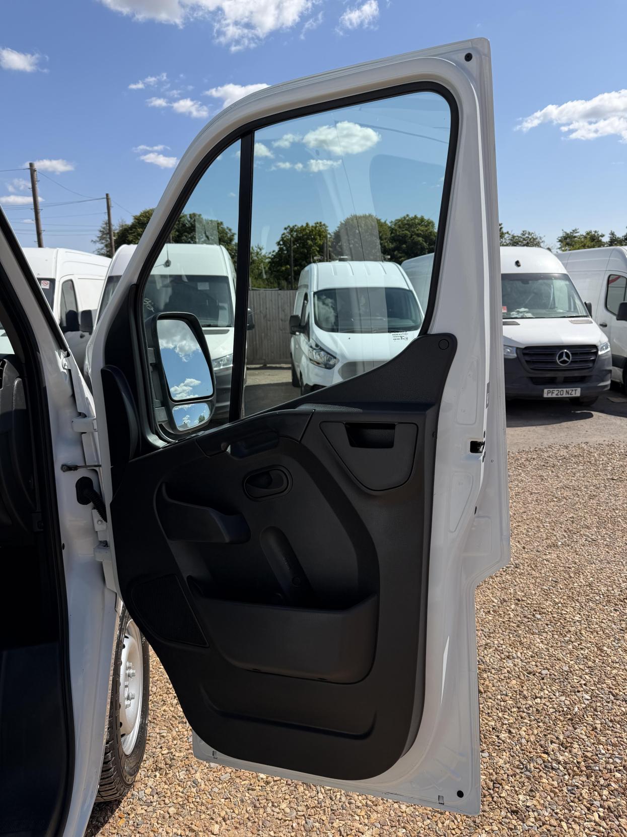 2019 Vauxhall Movano 2.3 CDTi 3500 BiTurbo Chassis Double Cab 4dr Diesel Manual FWD L2 H1 Euro 6 (135 ps) - Thumbnail 21