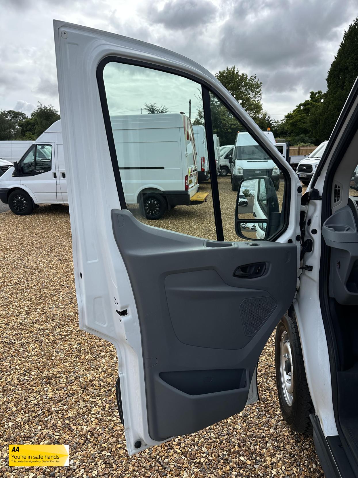 Ford Transit 2.2 TDCi 350 Panel Van 5dr Diesel Manual RWD L2 H3 Euro 5 (155 ps)