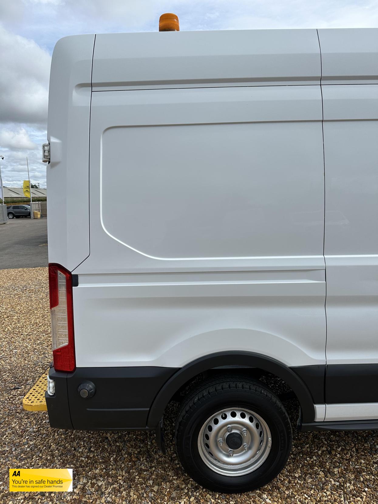 Ford Transit 2.2 TDCi 350 Panel Van 5dr Diesel Manual RWD L2 H3 Euro 5 (155 ps)