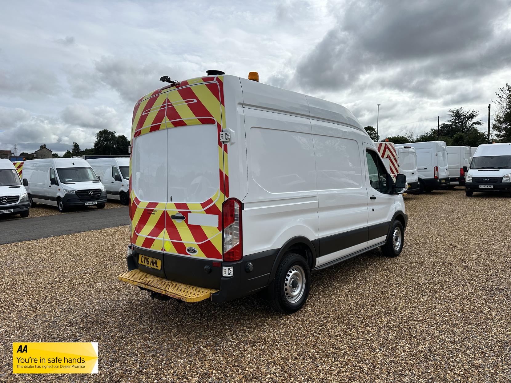 Ford Transit 2.2 TDCi 350 Panel Van 5dr Diesel Manual RWD L2 H3 Euro 5 (155 ps)