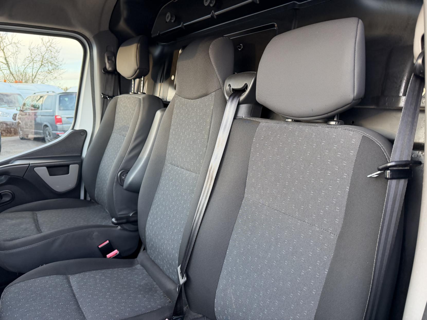 Vauxhall Movano 2.3 CDTi 3500 Panel Van 5dr Diesel Manual FWD L2 H2 Euro 6 (130 ps)